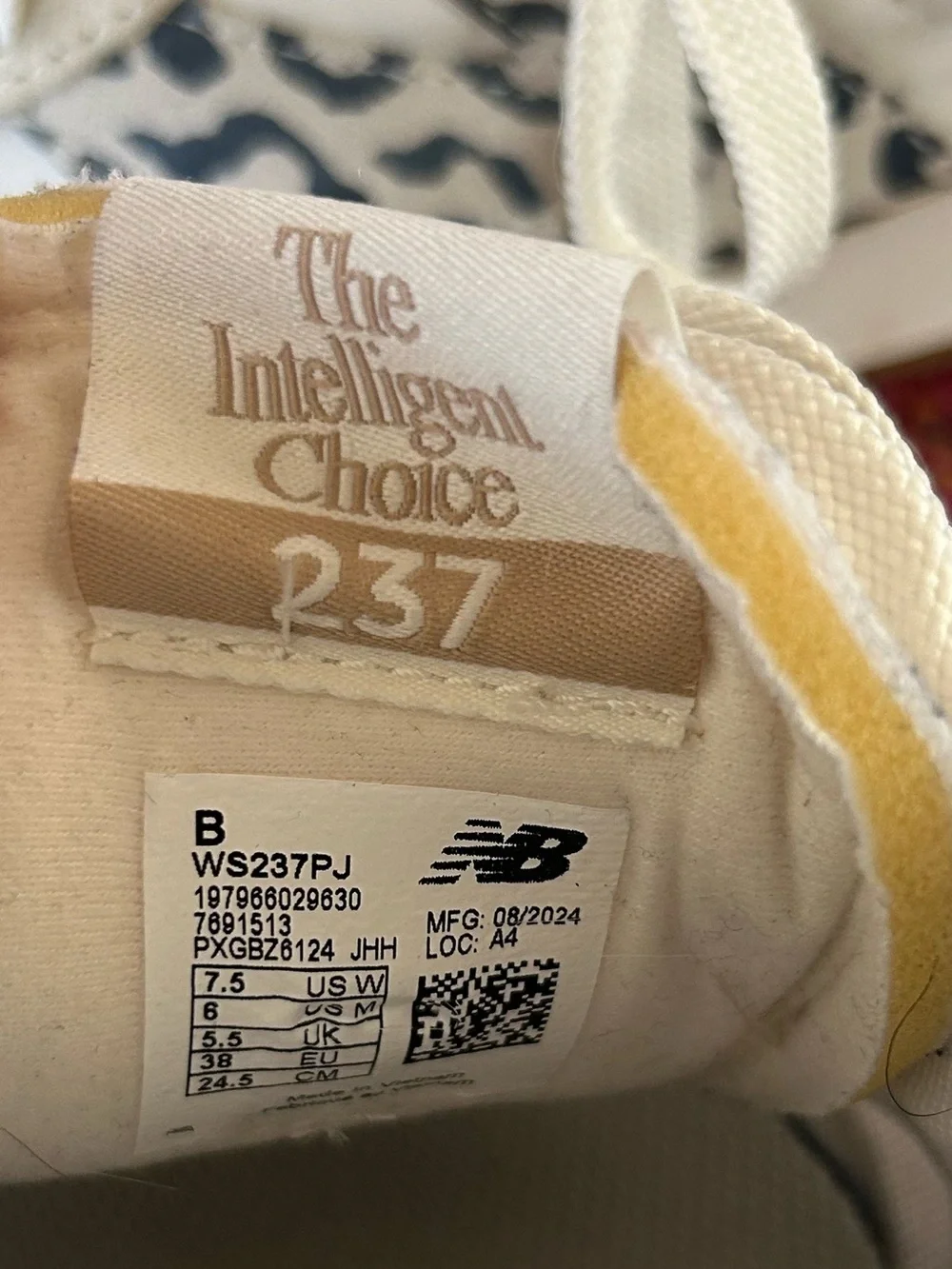 New Balance | Women’s ‘Sea Salt Black Gold Metallic’ Ivory 237 Sneakers Size 7.5